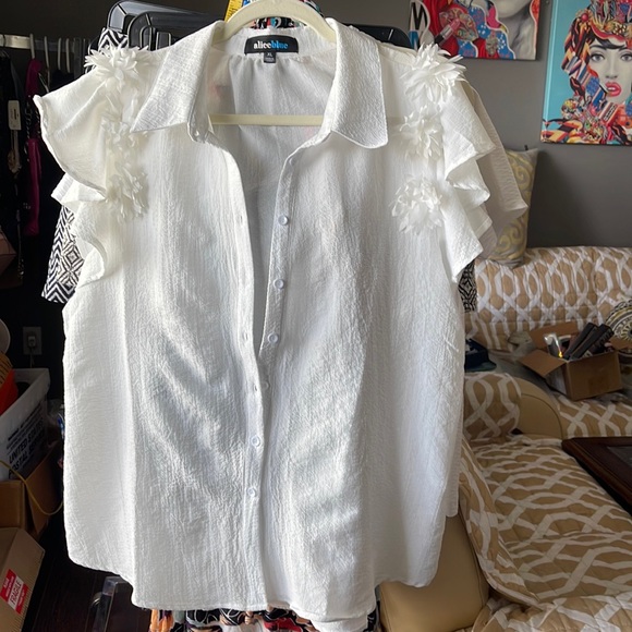 NWT Alice Blue White Blouse w 3 D flowers XL - Picture 1 of 3